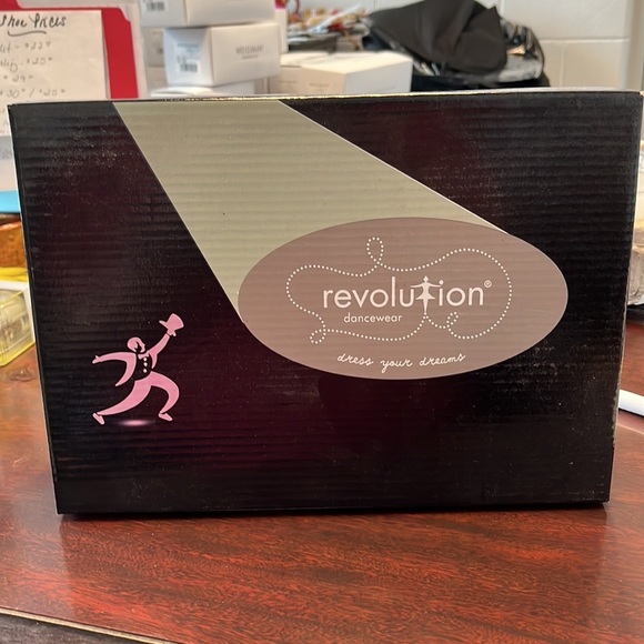 NIB white revolution ultra arch dance sneaker  adult sizes - Picture 7 of 8